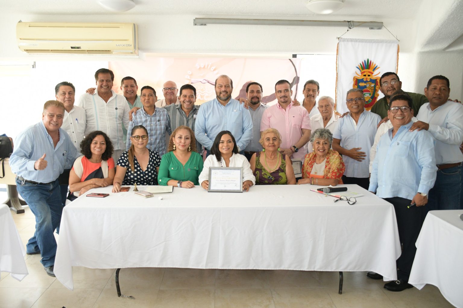 Beatriz Mojica Expone Ante El Grupo Solidaridad Sus Proyectos De ...